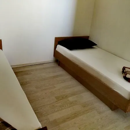 Renee Apartment *