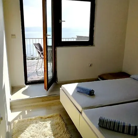 Renee Apartment *