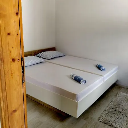Renee Apartment *